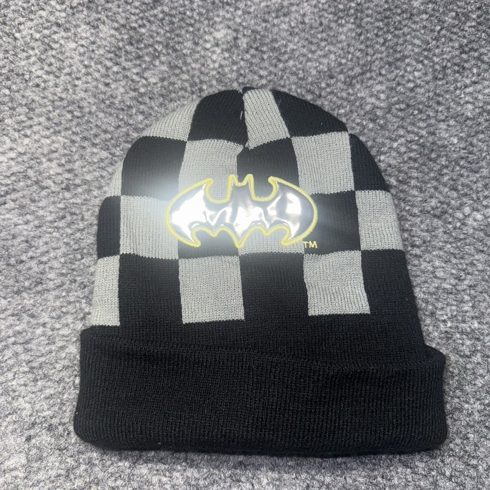 DC Comics Men's Batman Knit Beanie Hat Checkered Reflective Patch Logo black